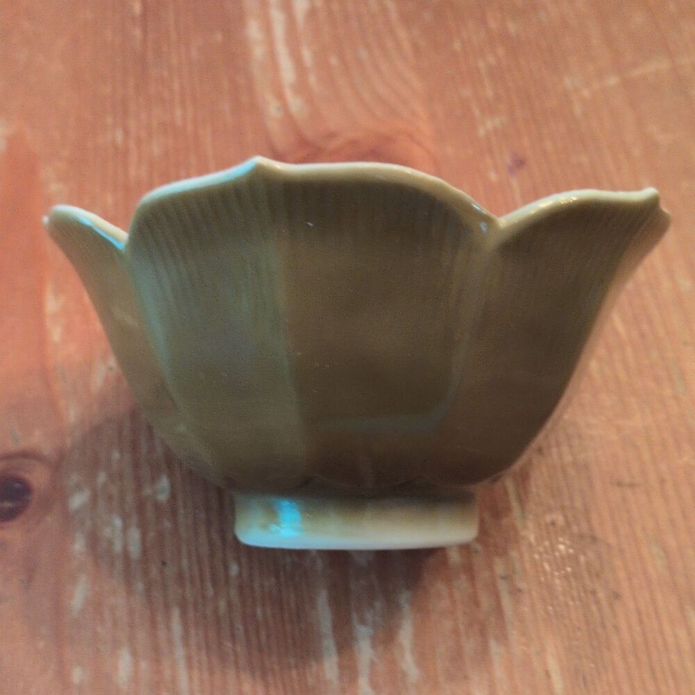 Japanese Green Ceramic Scalloped Flower-Shaped Decorative Bowl Marked Japan